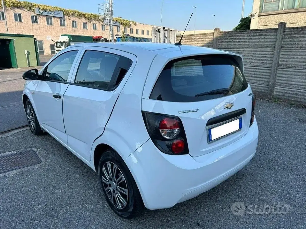 Usata Chevrolet Aveo LS 86 CV (63 kW) 2012 Bianco Berlina