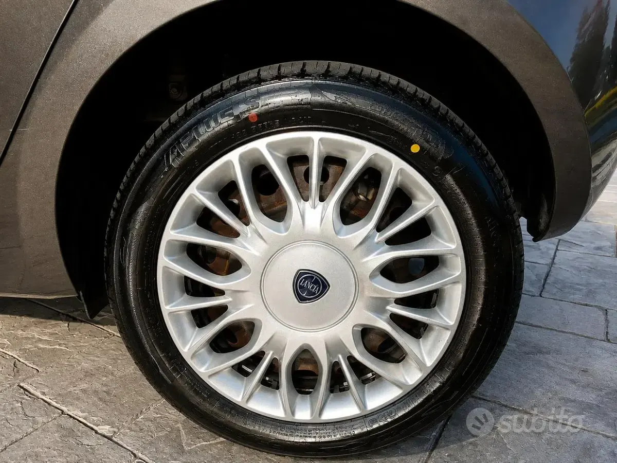 Usata Lancia Ypsilon Silver 69 CV (50 kW) 2018 Grigio Utilitaria