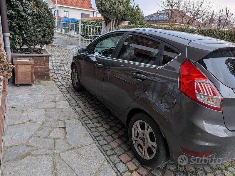 Usata Ford Fiesta Titanium 82 CV (60 kW) 2016 Grigio Berlina