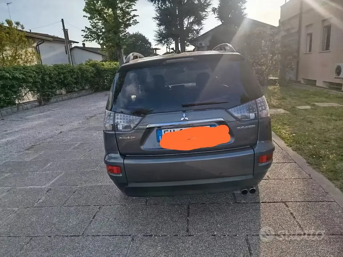 Usata Mitsubishi Outlander 177 CV (130 kW) 2011 Grigio SUV