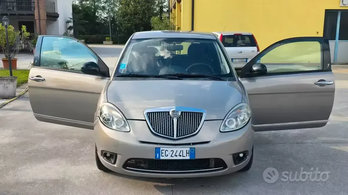 Usata Lancia Ypsilon 69 CV (50 kW) 2011 Giallo Utilitaria