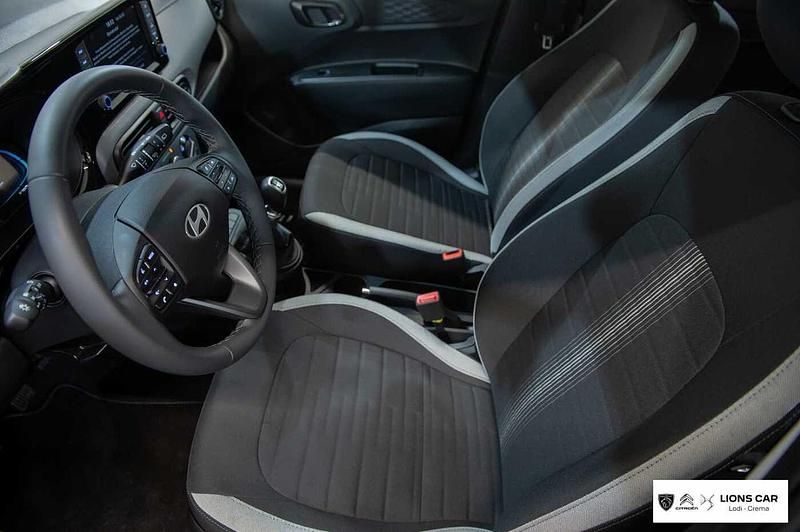 Nuova Hyundai i10 61 CV (44 kW) 2026 Vibrant blue pearl Utilitaria