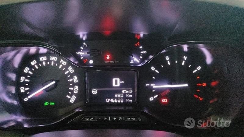 Usado Citroën C3 Aircross Feel 110 CV (80 kW) 2023 Rojo SUV