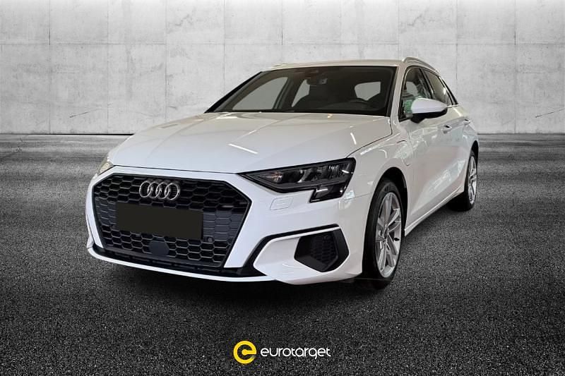 Usata Audi A3 e-tron Design 204 CV (150 kW) 2023 Bianco metallizzato Utilitaria