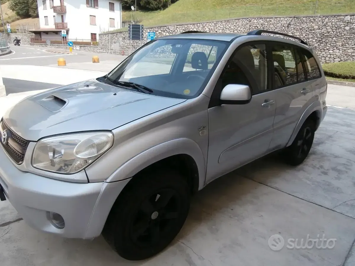 Usata Toyota RAV4 116 CV (85 kW) 2004 Grigio SUV