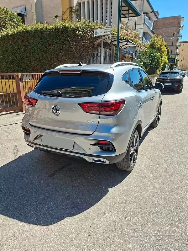 Usata MG ZS Luxury 106 CV (77 kW) 2023 Grigio SUV
