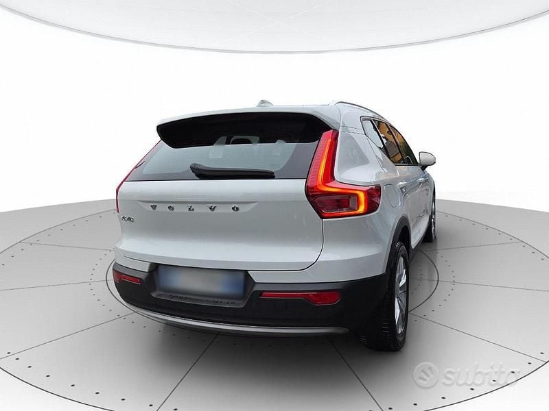 Usata Volvo XC40 Momentum 129 CV (94 kW) 2021 Bianco SUV