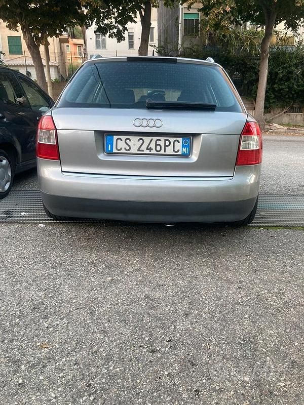 Usata Audi A4 130 CV (95 kW) 2004 Grigio Station wagon