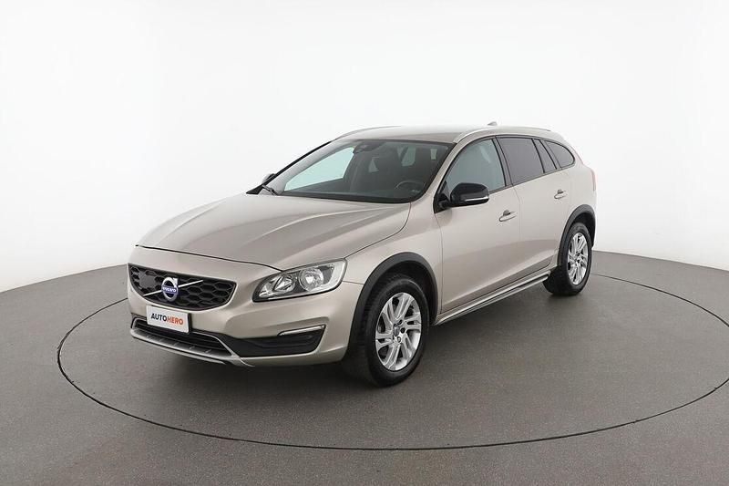 Usata Volvo V60 CC Momentum 150 CV (110 kW) 2017 Beige Station wagon
