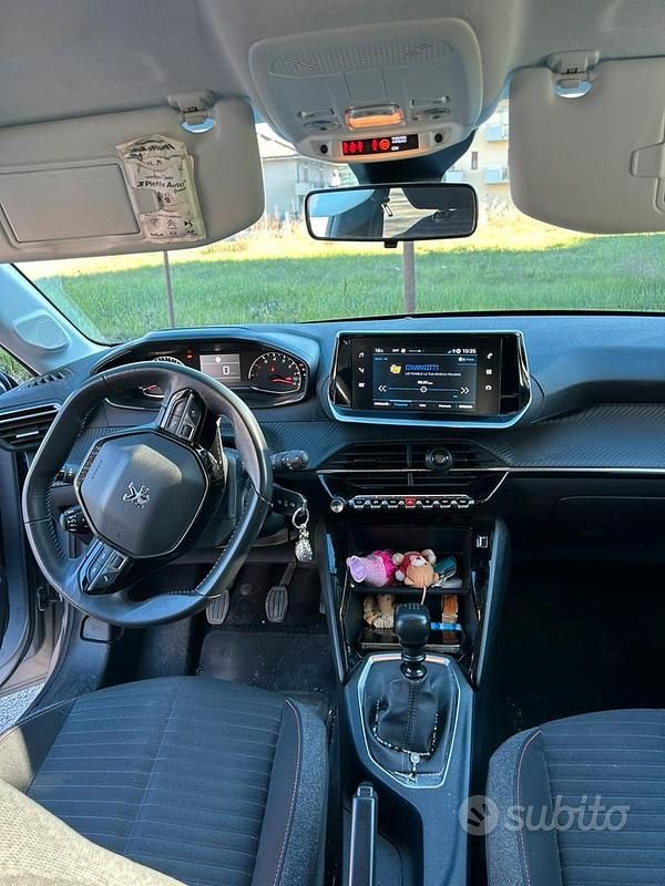 Usata Peugeot 208 Active 101 CV (74 kW) 2023 Grigio Utilitaria