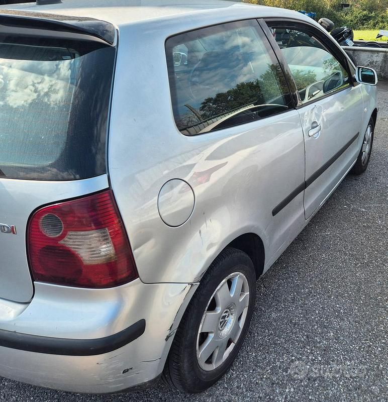 Usata VW Polo Comfortline 75 CV (55 kW) 2002 Grigio Berlina
