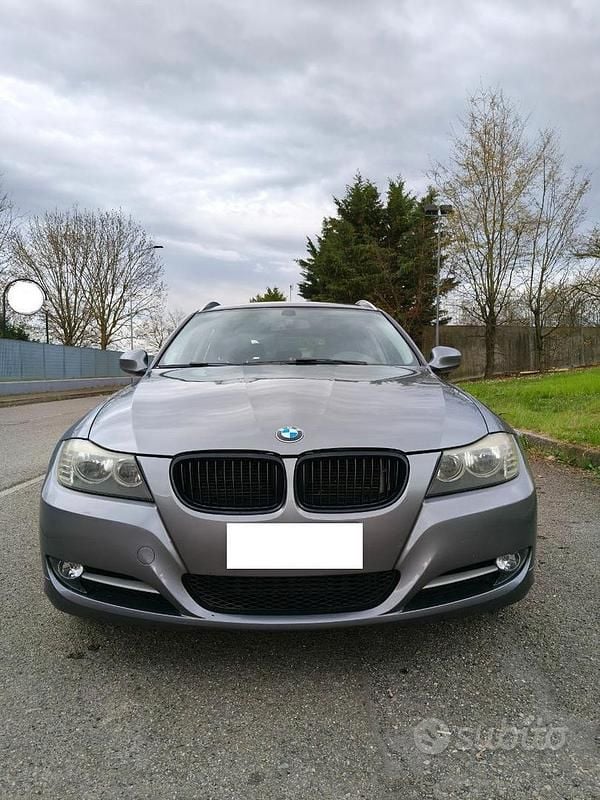 Usata BMW 318 143 CV (105 kW) 2010 Grigio Station wagon