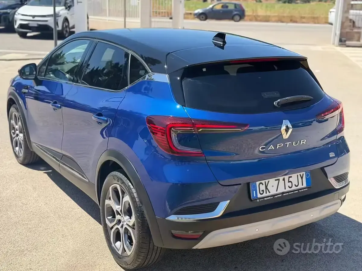 Usata Renault Captur Techno 101 CV (74 kW) 2023 Blu SUV