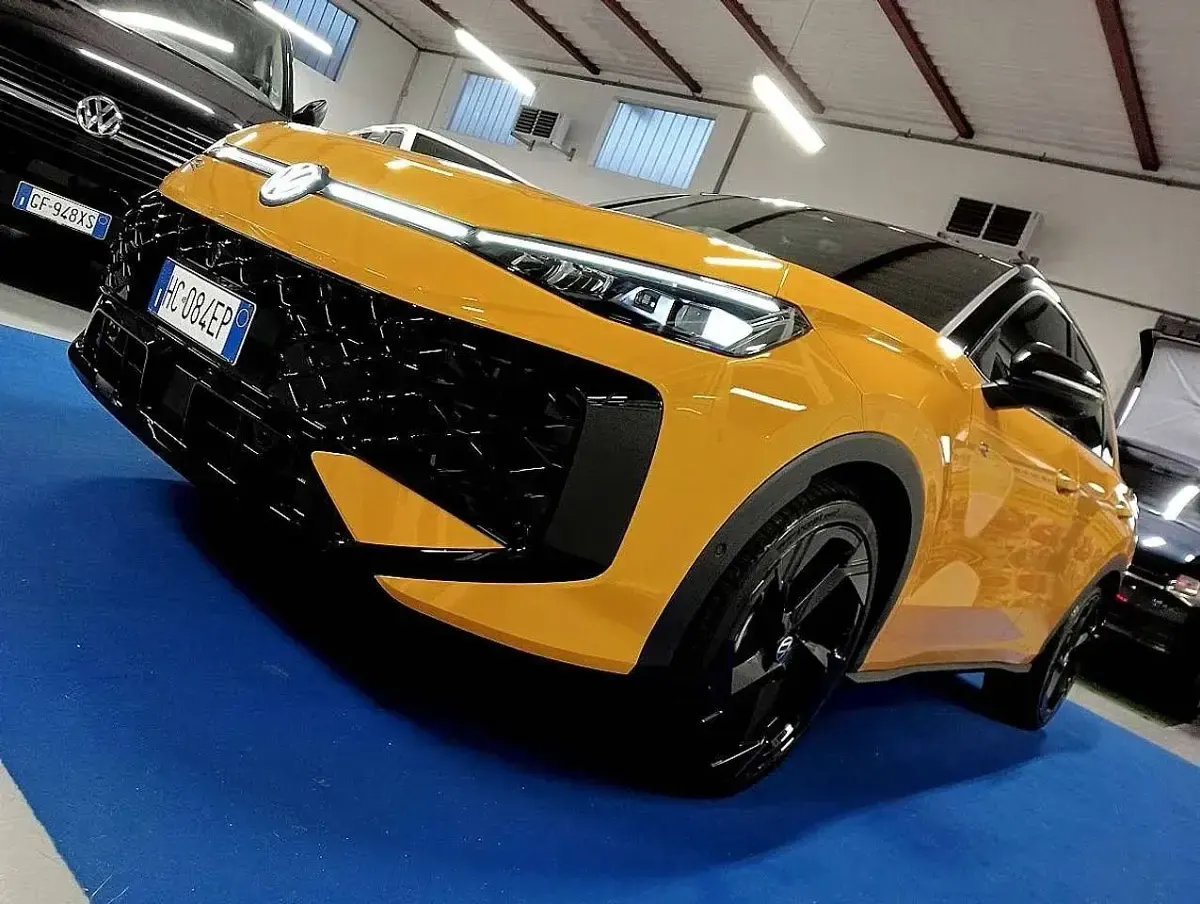 Nuova VW T-Roc R-line 150 CV (110 kW) 2026 Giallo SUV