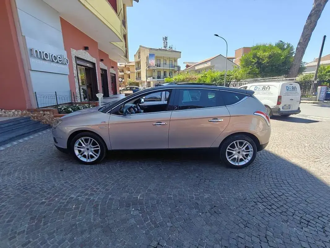 Usata Lancia Delta 165 CV (121 kW) 2009 Utilitaria