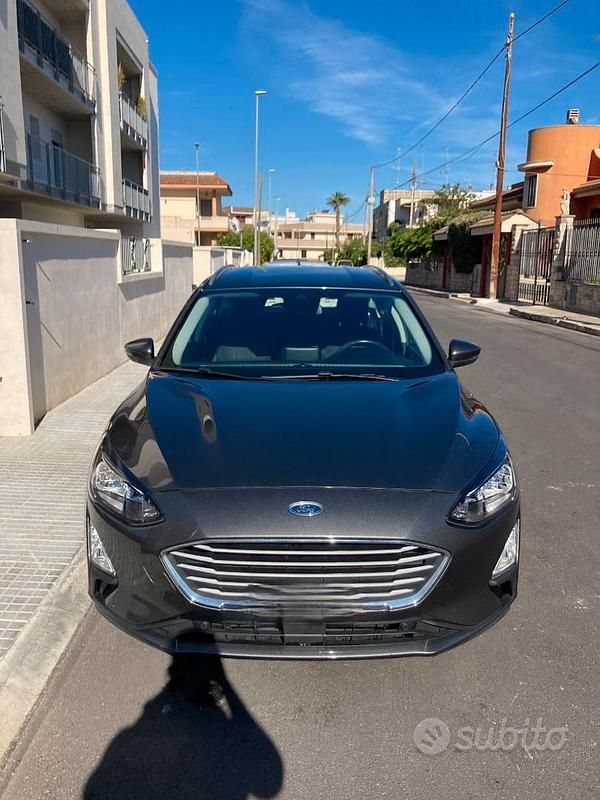 Usata Ford Focus 125 CV (91 kW) 2020 Grigio Station wagon