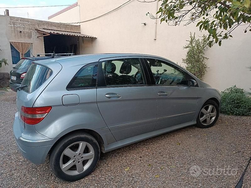 Usata Mercedes B200 136 CV (100 kW) 2008 Blu Monovolume