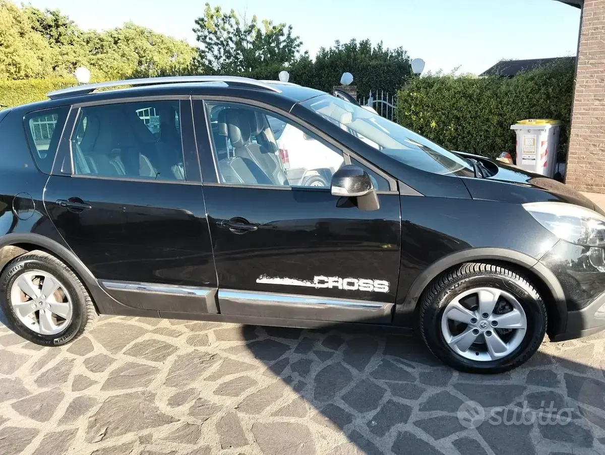 Usata Renault Scenic E-Tech XMOD 110 CV (80 kW) 2014 Nero Monovolume