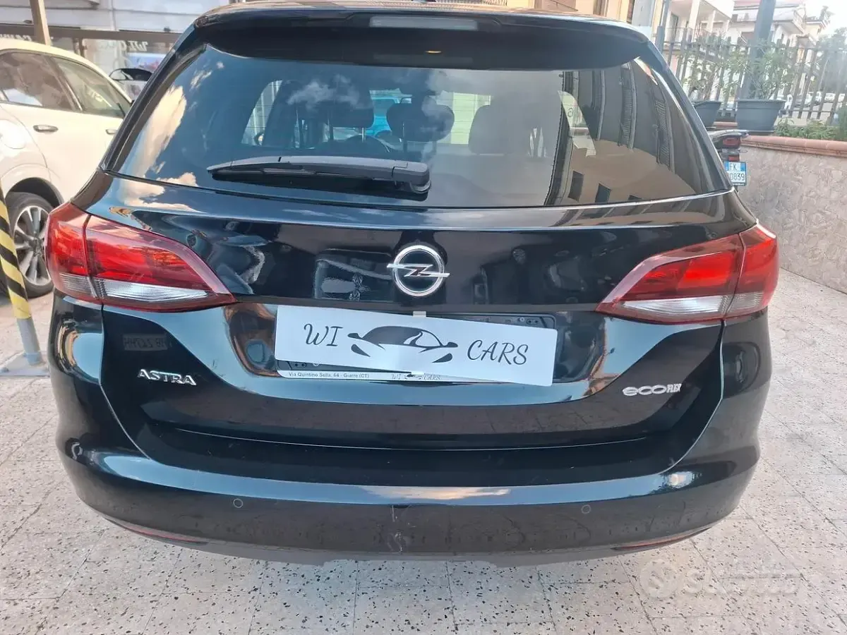 Usata Opel Astra Edition 110 CV (80 kW) 2017 Nero Station wagon