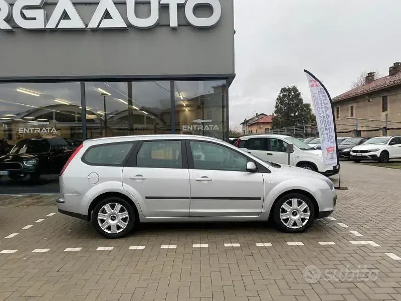 Usata Ford Focus Style 90 CV (66 kW) 2007 Gray Station wagon