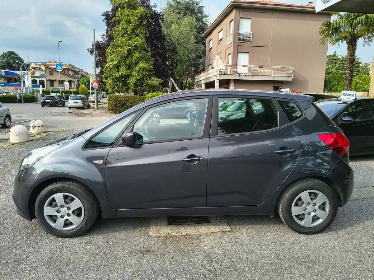 Usata Kia Venga Active 90 CV (66 kW) 2018 Gray Utilitaria