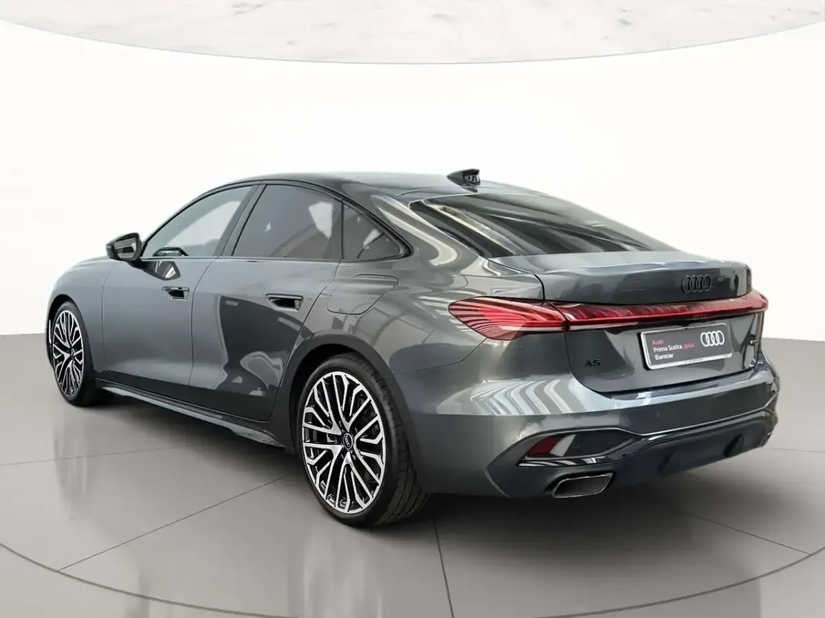 Usata Audi A5 S-Line 299 CV (219 kW) 2026 Grigio daytona perlato Berlina