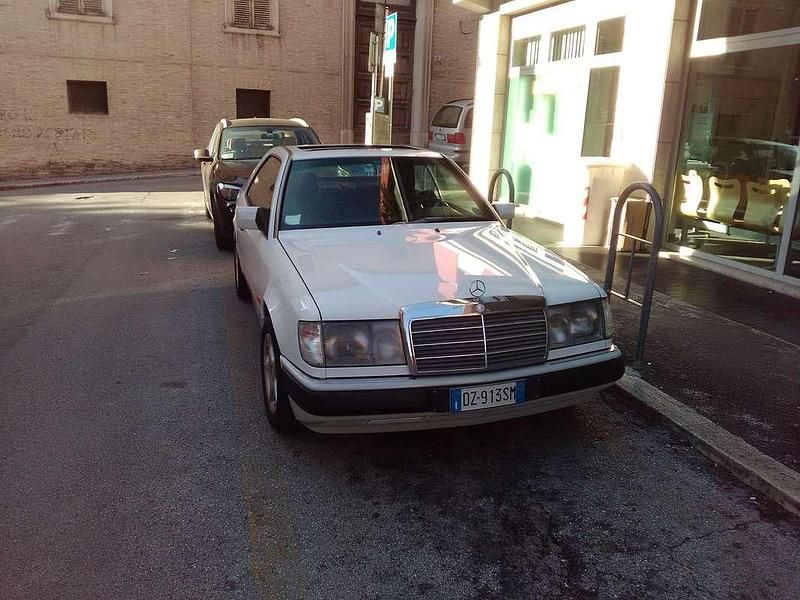 Bianco Usata 1991 Mercedes E300 Coupé | 18.000 € - Immagine 1/4