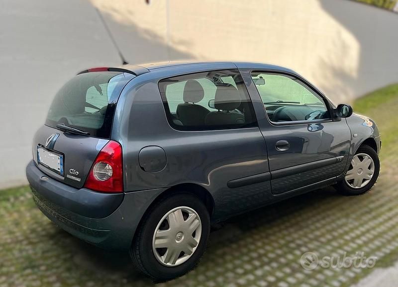 Usata Renault Clio II 2005 Berlina