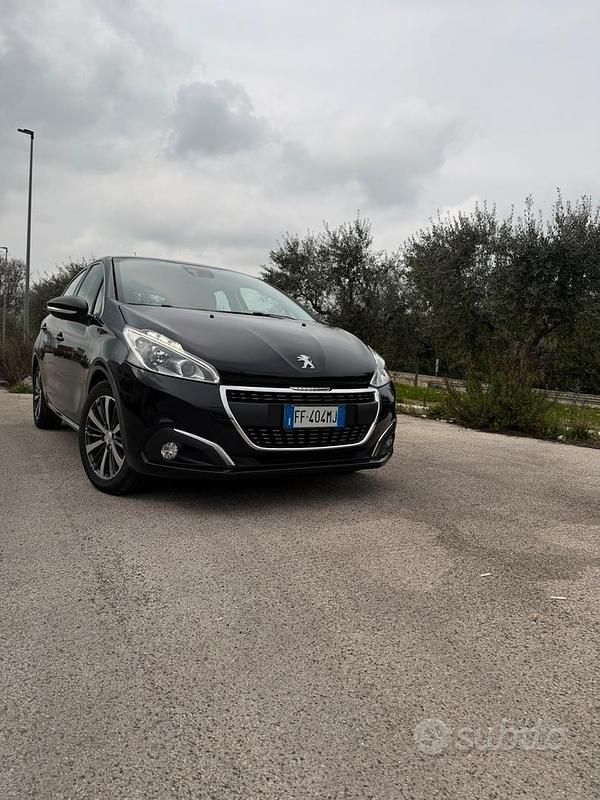 Usata Peugeot 208 75 CV (55 kW) 2016 Nero Utilitaria