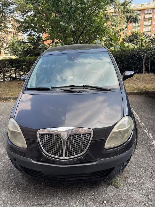 Marrone Usata 2005 Lancia Musa Monovolume | 700 € (Super prezzo) - Immagine 1/4