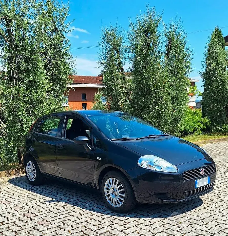 Usata Fiat Grande Punto 77 CV (56 kW) 2013 Nero Utilitaria