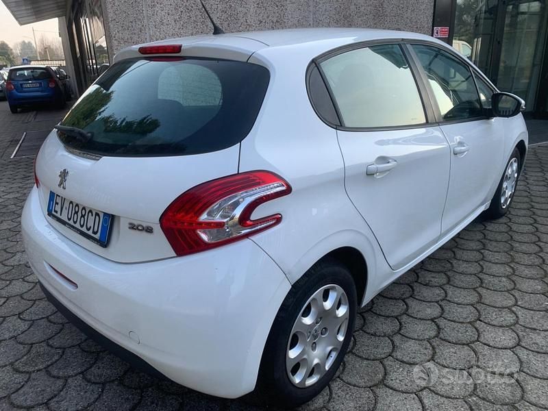 Usata Peugeot 208 Allure 68 CV (50 kW) 2014 Bianco Utilitaria