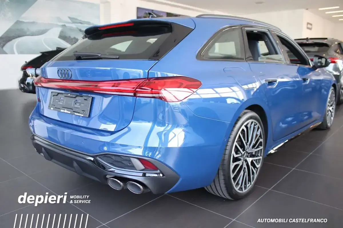 Usata Audi S5 Exclusive 367 CV (269 kW) 2025 Blu/azzurro Station wagon