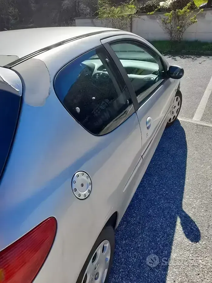 Usata Peugeot 206 68 CV (50 kW) 2008 Grigio Utilitaria