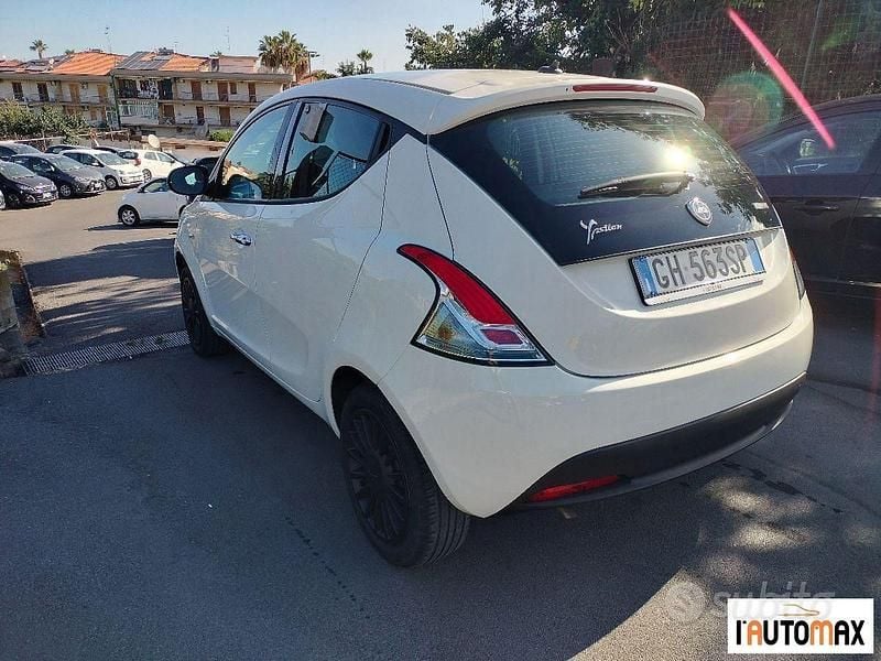 Usata Lancia Ypsilon Silver 70 CV (51 kW) 2022 Bianco Utilitaria