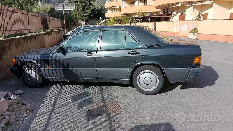 Usata Mercedes 190 105 CV (77 kW) 1991 Grigio Berlina