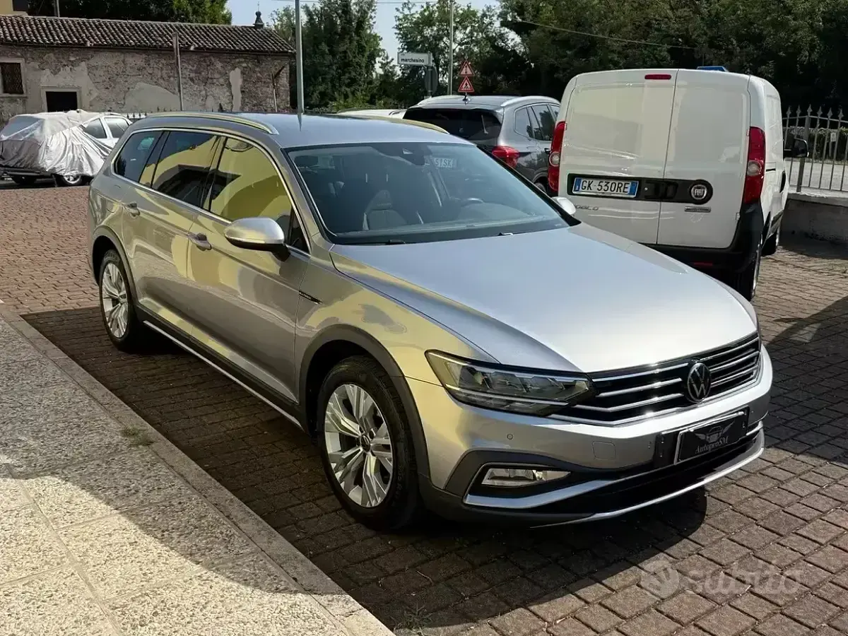 Usata VW Passat Alltrack 200 CV (147 kW) 2022 Grigio Station wagon