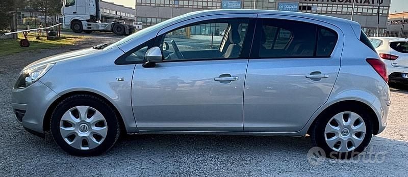 Usata Opel Corsa Edition 80 CV (58 kW) 2010 Grigio Utilitaria