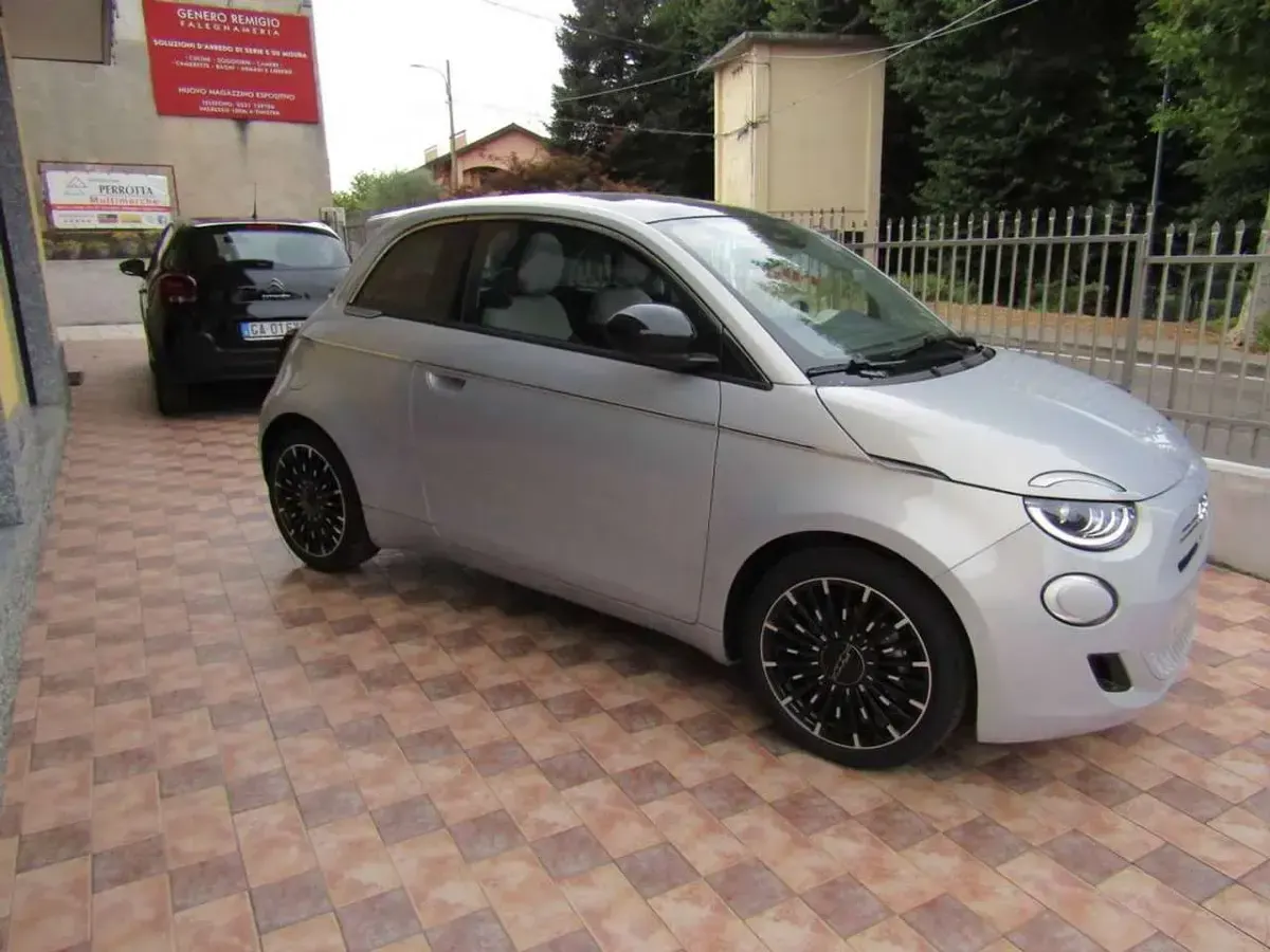 Nuova Fiat 500 La Prima 65 CV (47 kW) 2026 Rose gold metallizzato Utilitaria