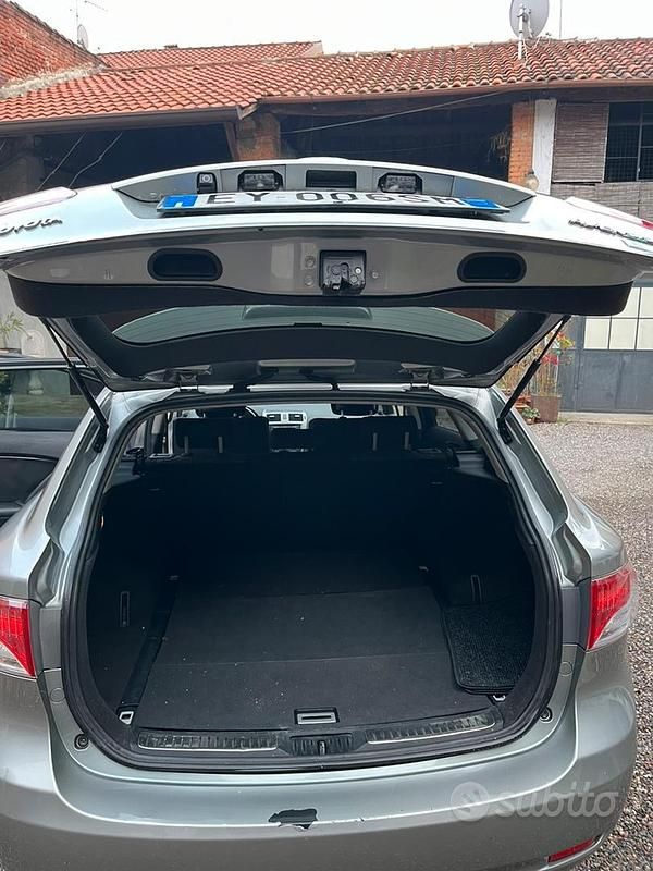 Usata Toyota Avensis Executive 126 CV (92 kW) 2010 Grigio Station wagon