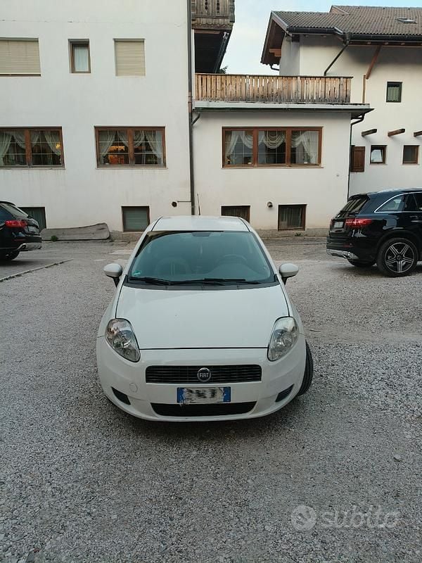 Usata Fiat Punto 70 CV (51 kW) 2009 Bianco Utilitaria