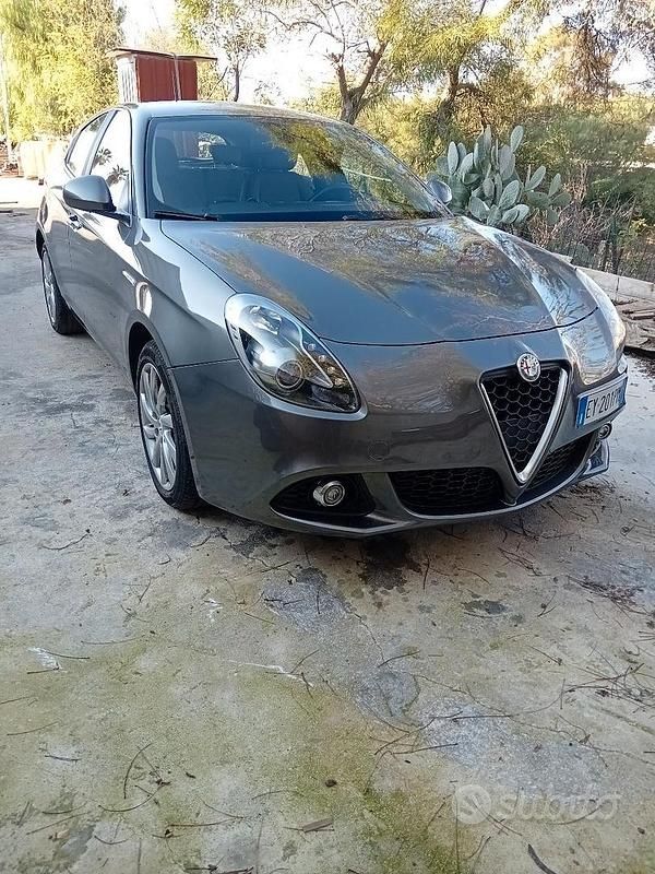 Usata Alfa Romeo Giulietta 105 CV (77 kW) 2015 Grigio Berlina