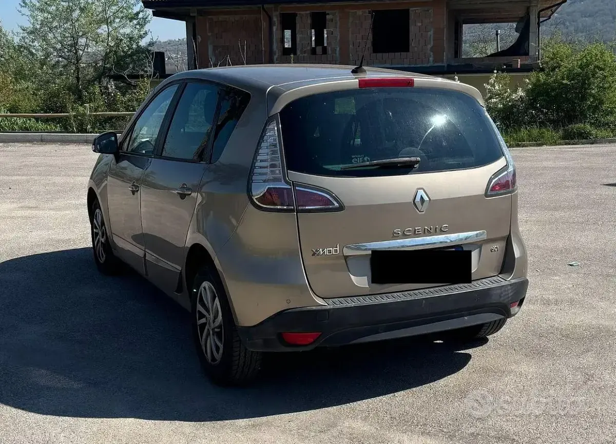 Usata Renault Scénic LIMITED 110 CV (80 kW) 2015 Monovolume