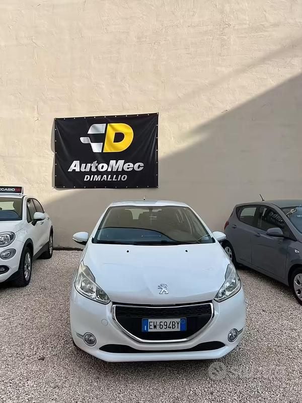 Usata Peugeot 208 Allure 68 CV (50 kW) 2014 Bianco Utilitaria