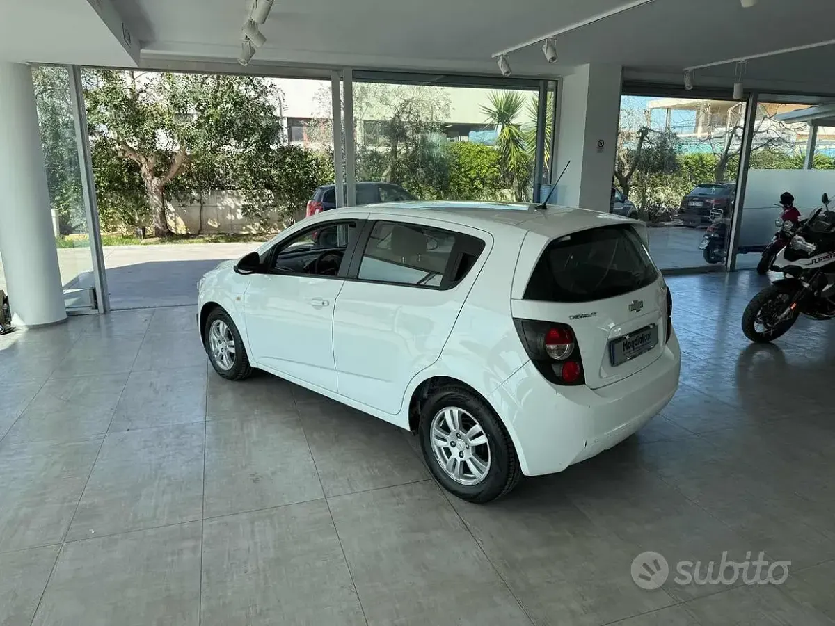 Usata Chevrolet Aveo LS 86 CV (63 kW) 2012 Bianco Berlina