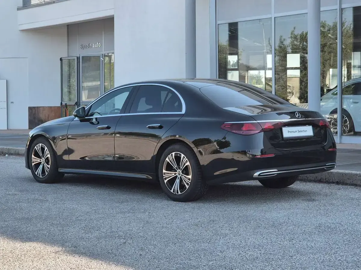 Usata Mercedes E220 Premium Plus 194 CV (142 kW) 2025 Nero Berlina
