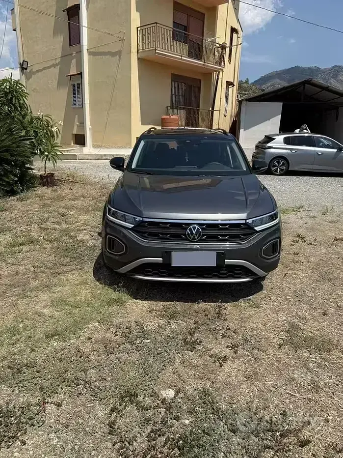 Usata VW T-Roc Life 150 CV (110 kW) 2024 Grigio SUV