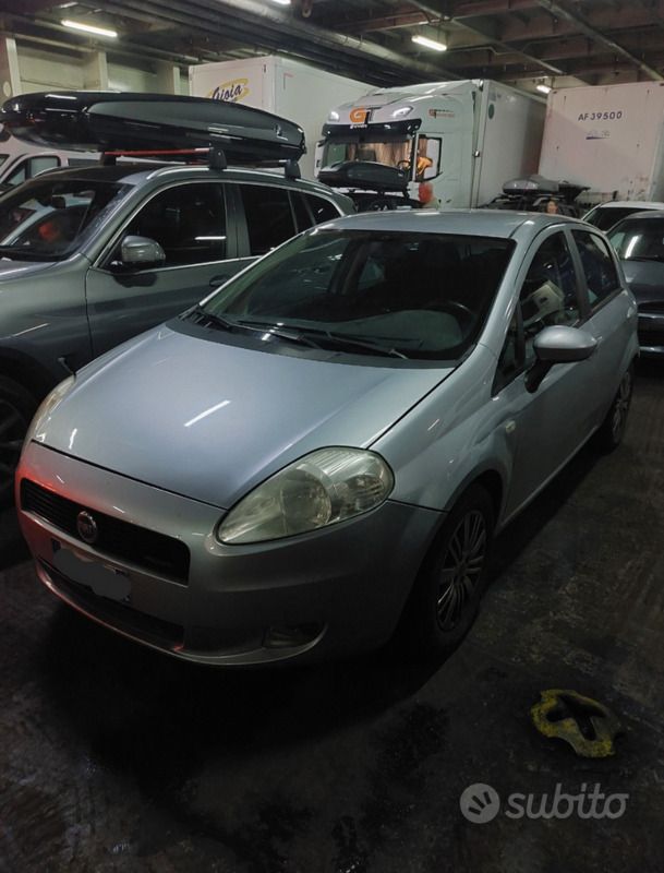 Grigio Usata 2005 Fiat Grande Punto Due volumi | 250 € (Super prezzo) - Immagine 1/1