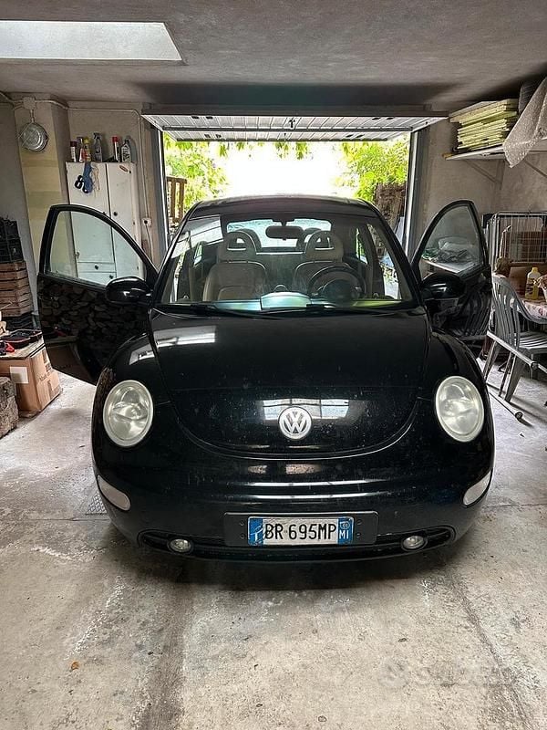 Usata VW New Beetle 90 CV (66 kW) 2001 Nero Utilitaria