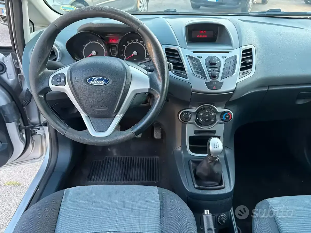 Usata Ford Fiesta Titanium 82 CV (60 kW) 2010 Grigio Berlina